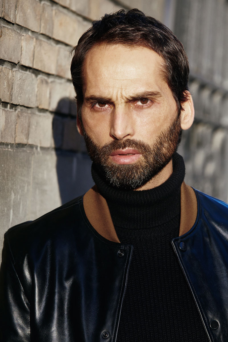 Bruno-Tyzio-mannequin-homme-model-fashion-model-french-actor-modeling-comedien-mains-handmodel-detail-photomodel-shooting-DSC9574v2-AW-2020-WEB-1